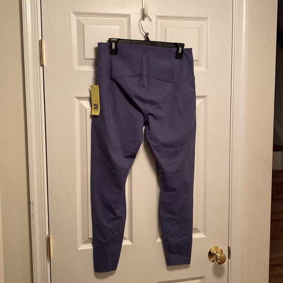 Brand New All in Motion Athletic Leggings…size L - Picture 2 of 4